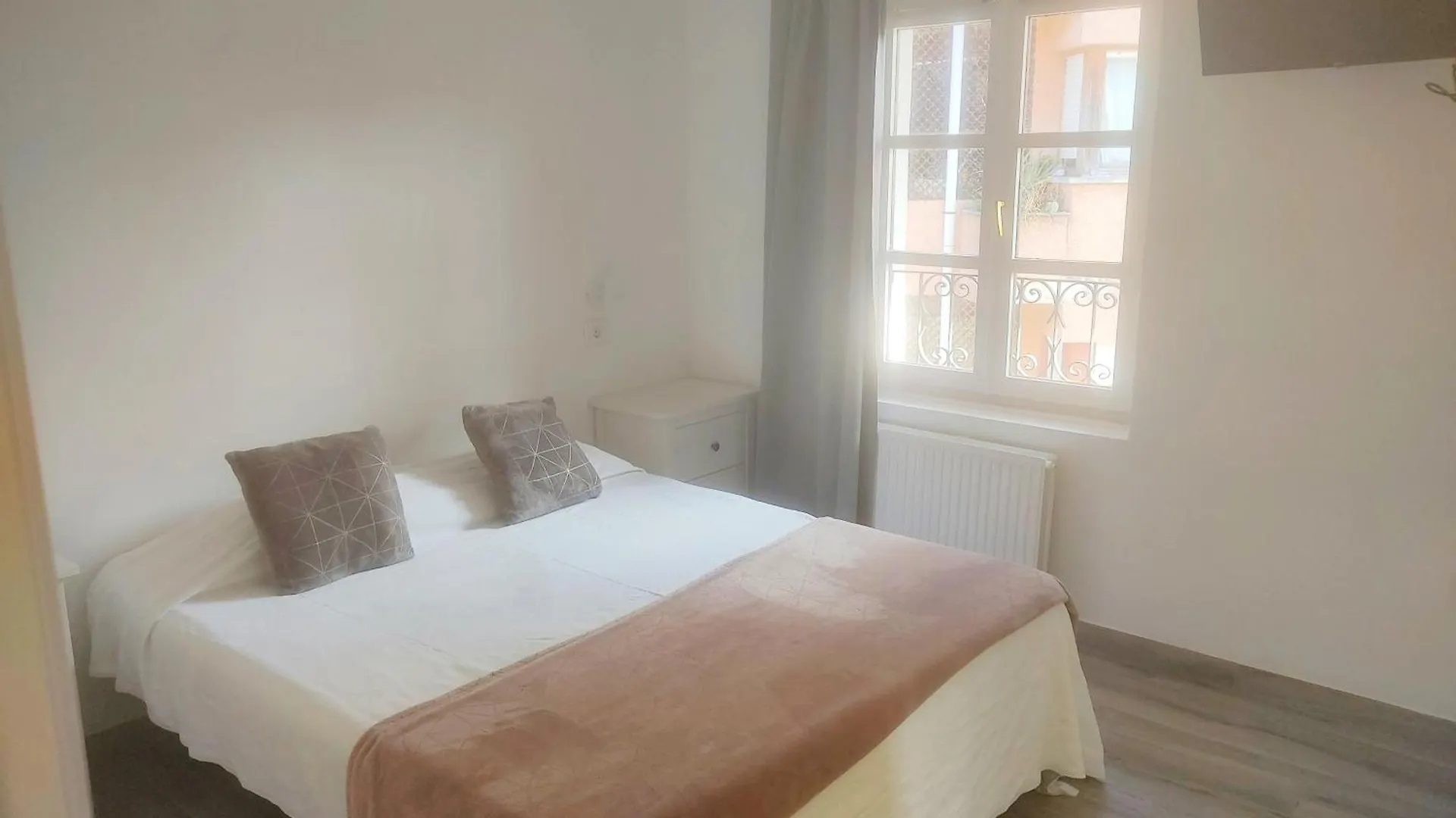 Apartamento Hotel Lauaxeta Mungia
